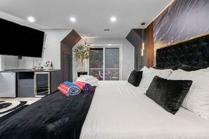 6 bedrooms, desk, iron/ironing board, travel cot - Barnstable Cape Cod Retreat | Pool, Fire Pit & Modern Comfort (Barnstable)