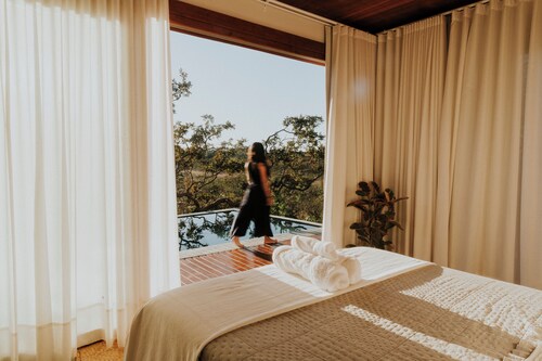 Experience the charm of Chapada: glass ceilings, stars and mountains