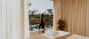 Experience the charm of Chapada: glass ceilings, stars and mountains