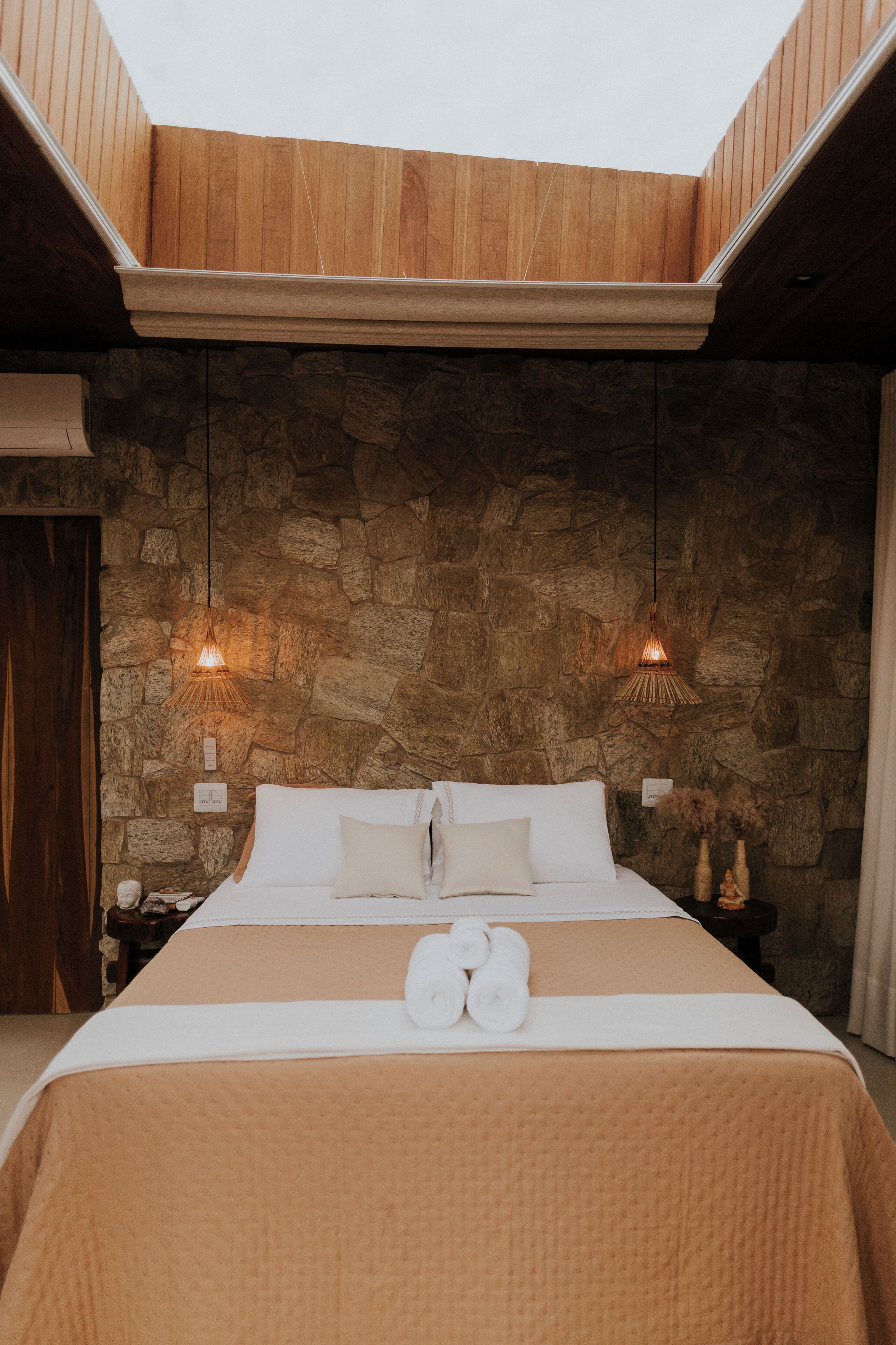 1 bedroom, iron/ironing board, internet, bed sheets