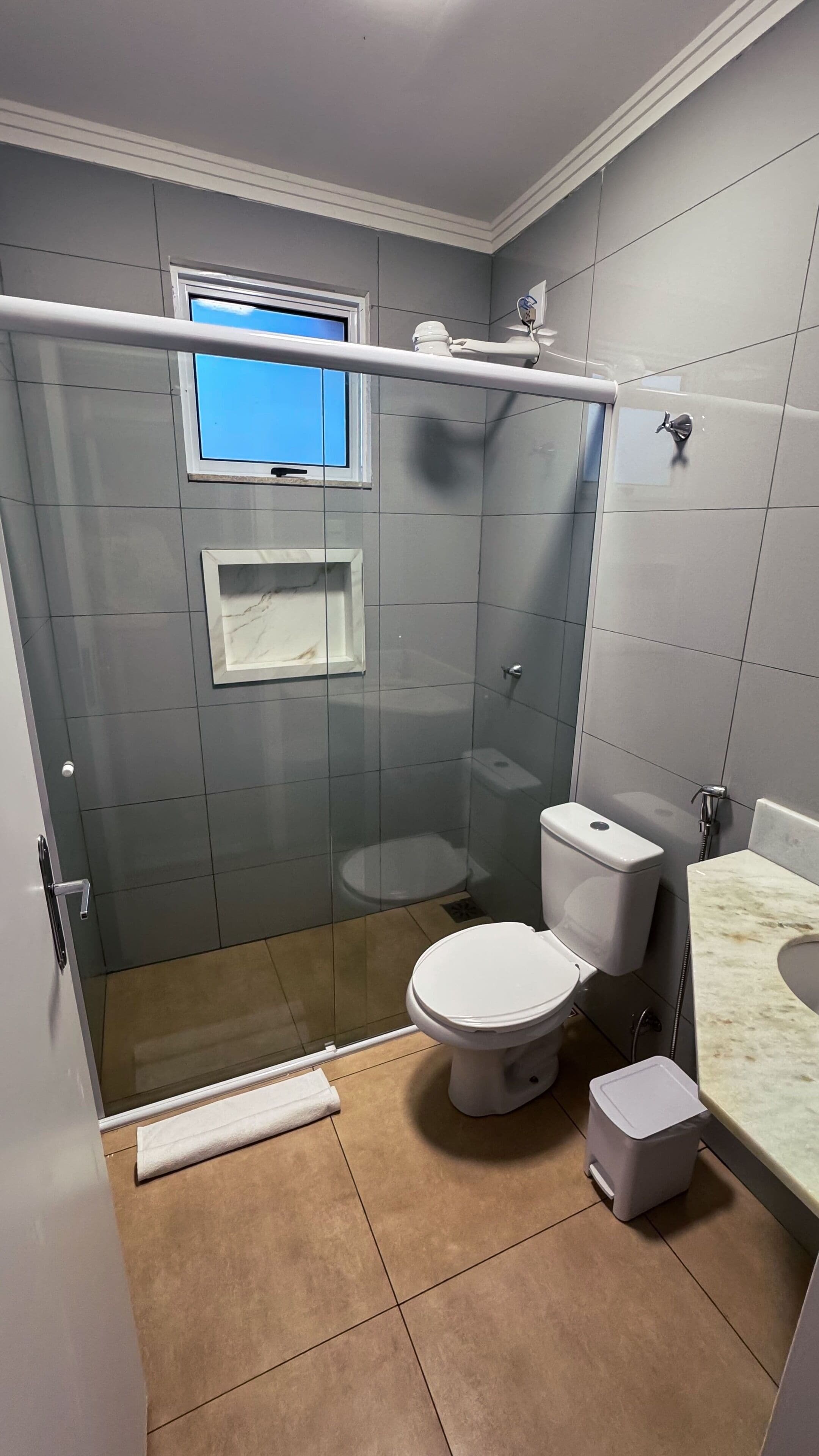 Quarto duplo standard | Banheiro | Chuveiro, toalhas de banho