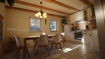 雪櫃、微波爐、焗爐、爐具