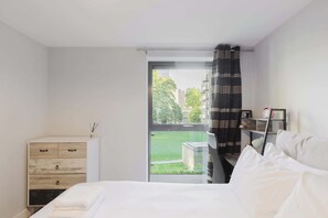 1 chambre, fer et planche à repasser, accès Internet, draps fournis