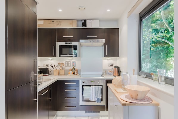 Refrigerador, microondas, horno, placa de cocina