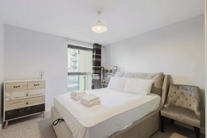 1 chambre, fer et planche à repasser, accès Internet, draps fournis