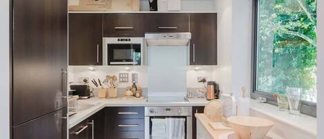 Fridge, microwave, oven, stovetop