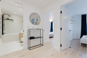 2 bedrooms, iron/ironing board, internet, bed sheets