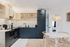 Unclassified image, 2 of 21, button - Beautifully Curated 2BD Flat, Heart of East London (Greater London)