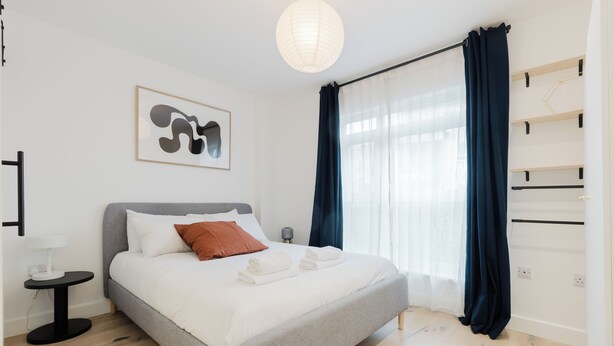 2 bedrooms, iron/ironing board, internet, bed sheets - Beautifully Curated 2BD Flat, Heart of East London (Greater London)