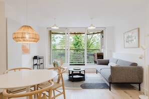 Unclassified image, 4 of 21, button - Beautifully Curated 2BD Flat, Heart of East London (Greater London)