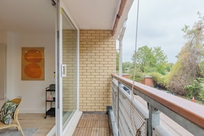 Terrace/patio - Beautifully Curated 2BD Flat, Heart of East London (Greater London)