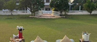 Hi5 Stays DAY USE Farm/BIG Pool/Pool Party