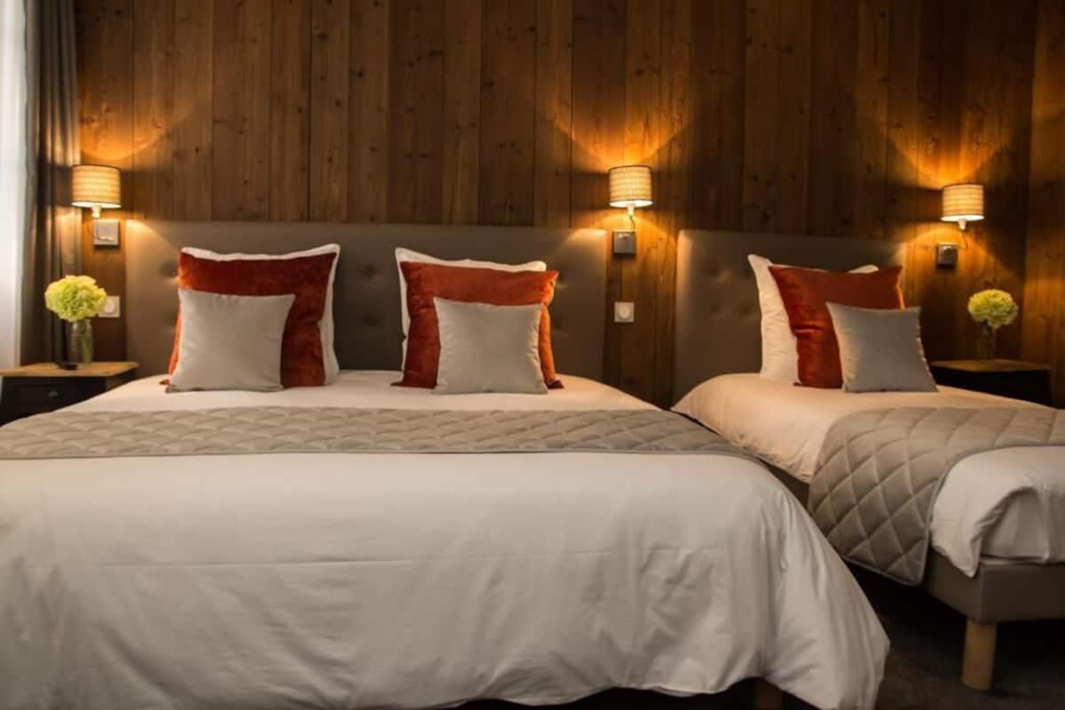Camera con letto matrimoniale o 2 letti singoli, vista città (LOUISE) | Insonorizzazione, Wi-Fi gratuito, accesso in sedia a rotelle
