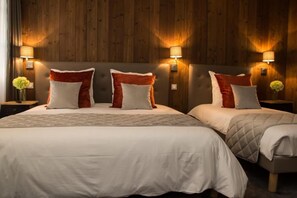 Habitación con 1 cama doble o 2 individuales, vistas a la ciudad (LOUISE) | Sistema de insonorización, wifi gratis, accesible en silla de ruedas