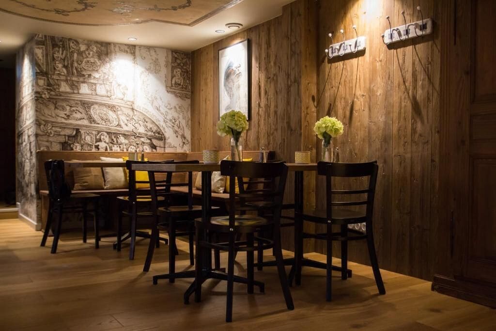 Dagelijks ontbijtbuffet (EUR 12 per persoon)