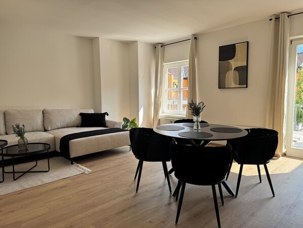 Apartamento conforto, sacada | Área de estar