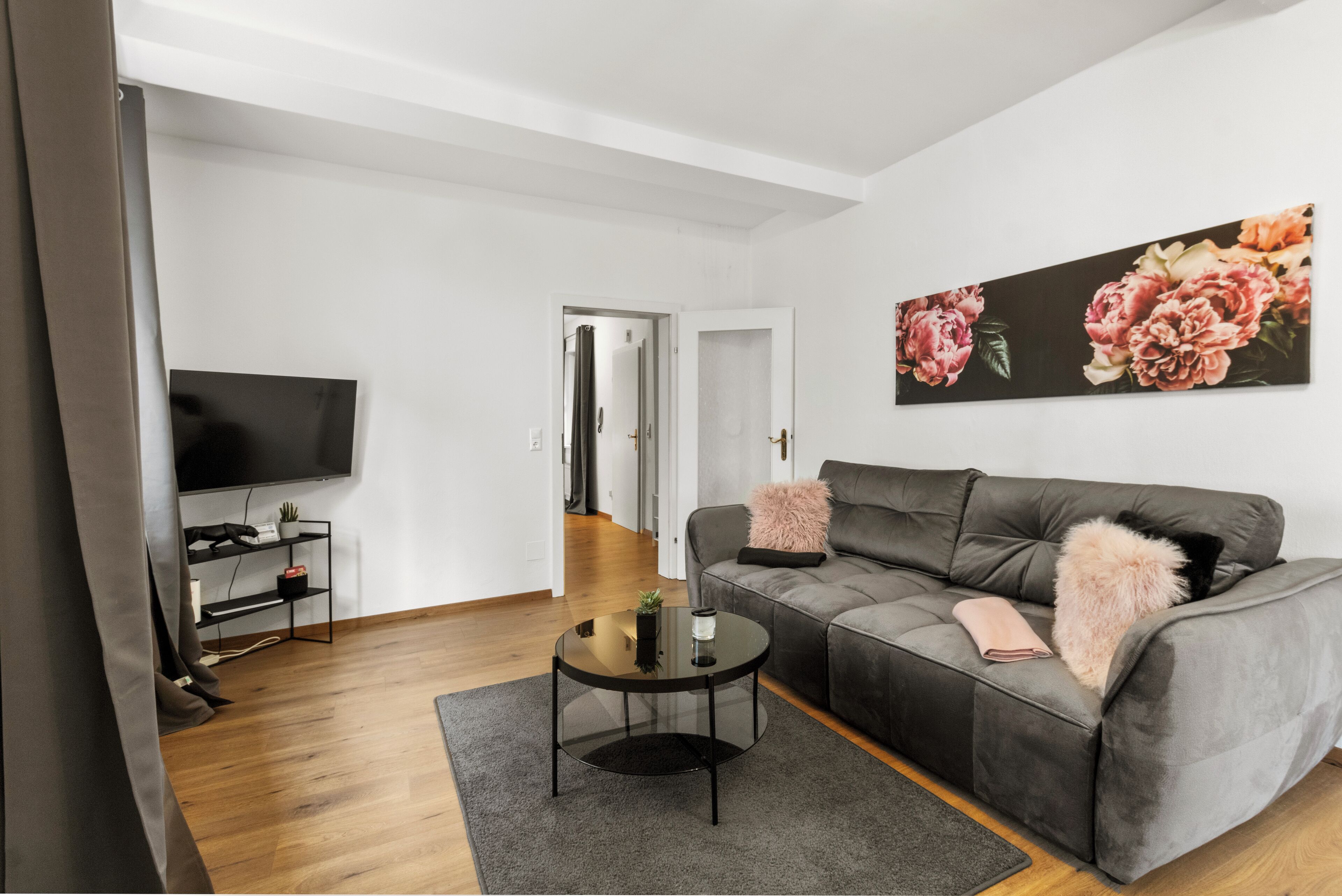 Comfort Apartment | Living area | Flat-screen TV