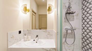 Shower, hair dryer, towels, shampoo