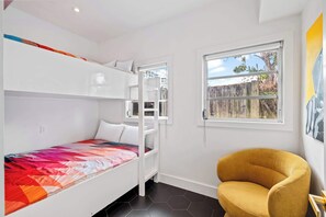 4 Schlafzimmer, Bügeleisen/Bügelbrett, Reisekinderbett, WLAN