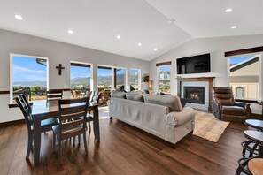 TV, fireplace, books, stereo