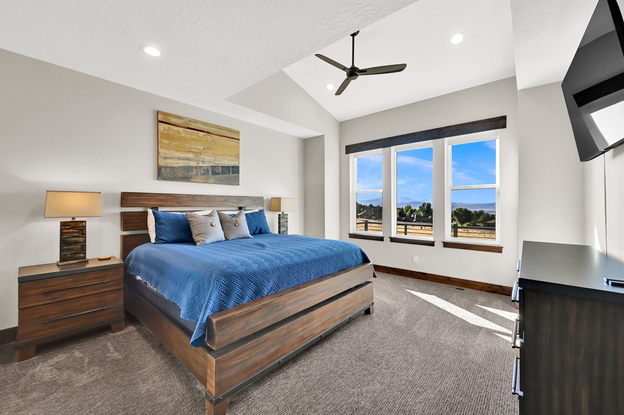 4 عدّة غرف نوم ومكتب ومكواة/لوح كي وواي فاي