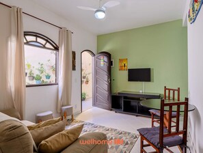 TV - Casa em Angra dos Reis a 550 m da Praia Monsuaba (Angra dos Reis)