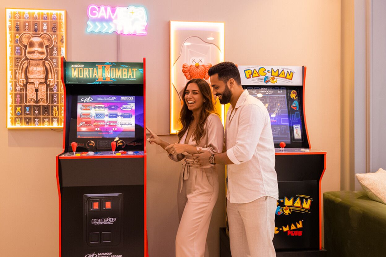 Deluxe-lejlighed - 2 soveværelser - balkon | Opholdsområde | 120-centimeters smart-tv med digitale kanaler, Netflix