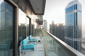 Apartamento luxo, 2 quartos, sacada | Terraço/pátio