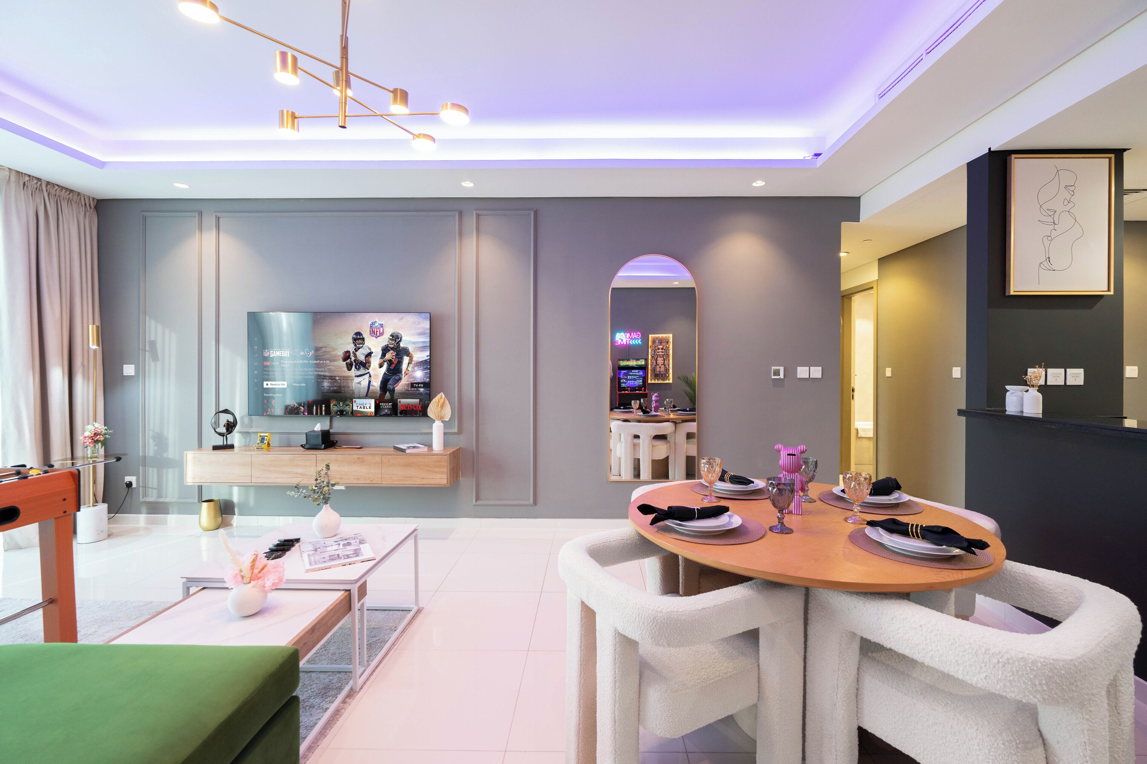 Apartemen Deluks, 2 kamar tidur, balkon | Area keluarga | Smart TV 120-cm dengan saluran TV digital dan Netflix