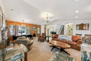 Smart TV, fireplace, DVD player