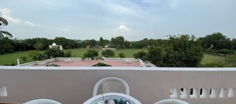 Romantic 2BR Pvt Floor w/BigPool/Bdays/Anniversary