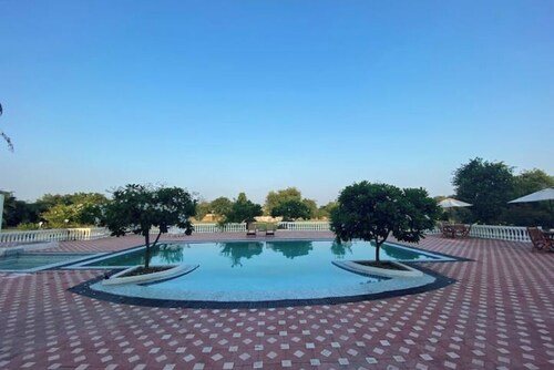 Romantic 2BR Pvt Floor w/BigPool/Bdays/Anniversary