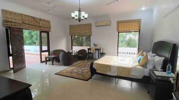 2 bedrooms, bed sheets