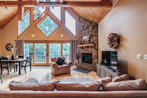 Smart TV, fireplace