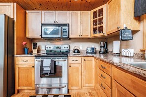 ثلاجة، ميكروويف، فرن، موقد طهي مسطح