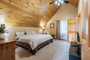 3 bedrooms, WiFi, bed sheets - Three plus bedrooms and two full baths-Mud Season Special! (Bethel)