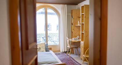 Chasa Bügliet: Ferienwohnung im Dorfkern von Sent