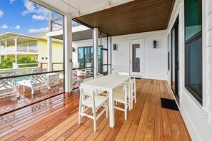 تناول الطعام بالخارج