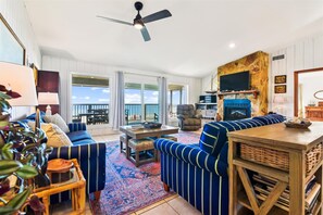 TV - THIS DELIGHTFUL HOME IS IDEAL for a family vacation. (St. George Island)