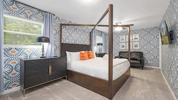 3 bedrooms, desk, iron/ironing board, travel cot