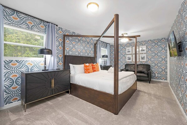 3 bedrooms, desk, iron/ironing board, travel crib