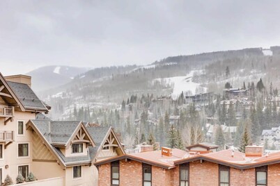 Vail Ski Condo with Wood Fireplace & Views SC101