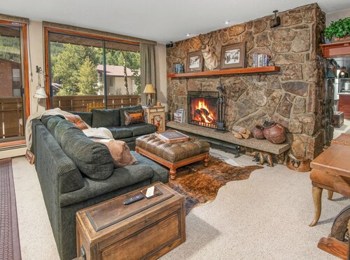 Vail Ski Condo with Wood Fireplace & Views SC101