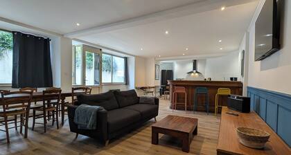 Grande maison de bourg au bord au bord de la riviĂšre