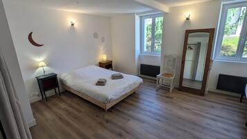 5 dormitorios, tabla de planchar con plancha, wifi y ropa de cama