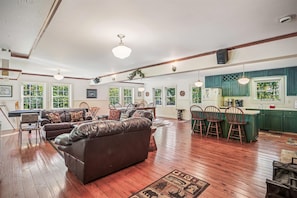 Smart TV, fireplace, DVD player