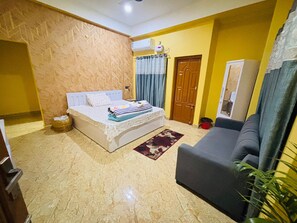 Free WiFi, bed sheets