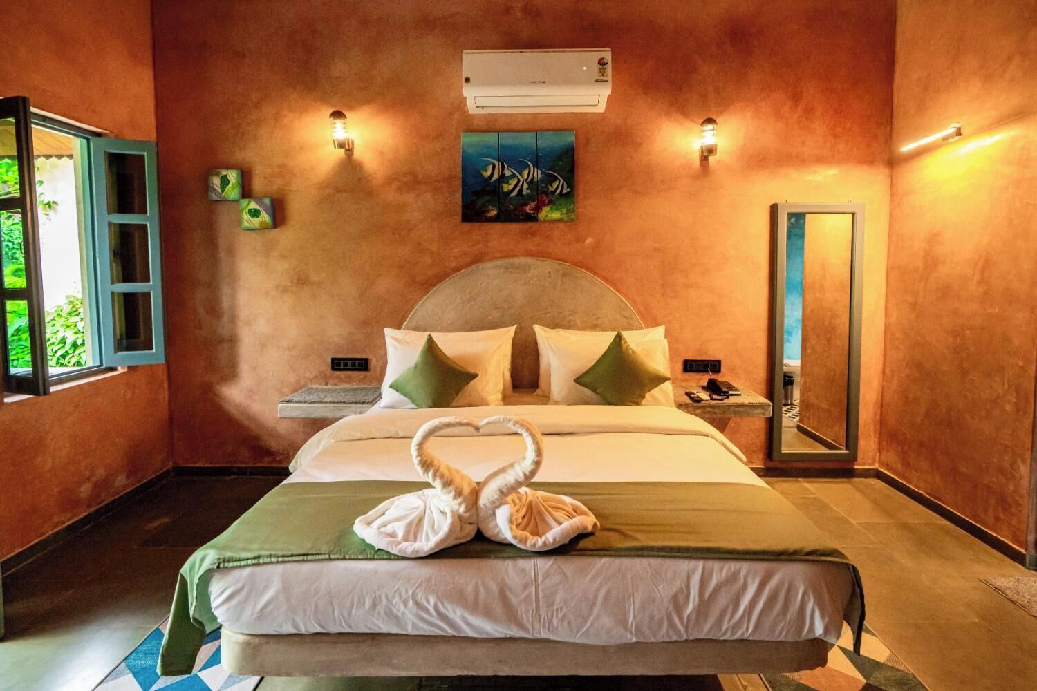 Desk, laptop workspace, free WiFi, bed sheets