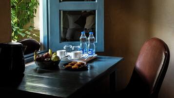 Quarto premium, sacada, vista para a piscina | Wi-Fi de cortesia