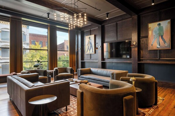 TV, stereo, offices - The Reserve on Main S (Louisville)